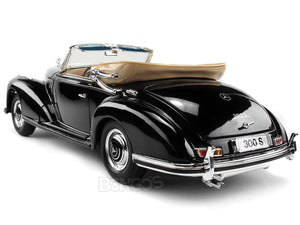 1955 Mercedes-Benz 300S Cabriolet 1:18 Scale - Maisto Diecast Model Car (Black)