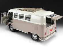 Load image into Gallery viewer, 1962 VW Microbus &quot;Kombi&quot; 1:18 Scale - Yatming Diecast Model Car (Taupe)