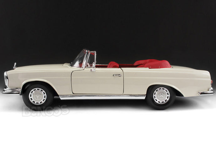 1967 Mercedes-Benz 280 SE Cabriolet 1:18 Scale - Maisto Diecast Model (Cream)
