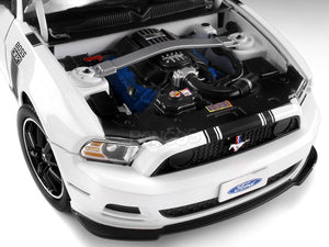 2013 Ford Mustang Boss 302 1:18 Scale - Shelby Collectables Diecast Model Car (White)