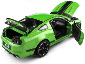 2013 Ford Mustang Boss 302 1:18 Scale - Shelby Collectables Diecast Model Car (Green)
