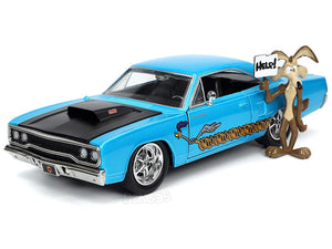 "Looney Tunes" 1970 Plymouth Road Runner w/Wile E. Coyote Figures 1:24 Scale - Jada Diecast Model