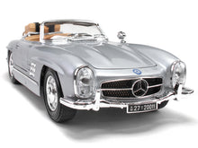 Load image into Gallery viewer, 1957 Mercedes-Benz 300 SL Touring 1:18 Scale - Bburago Diecast Model Car