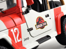 Load image into Gallery viewer, &quot;Jurassic World&quot; Jeep Wrangler 1:24 Scale - Jada Diecast Model Car