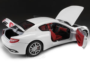 Maserati Granturismo (Gran Turismo) 1:18 Scale - MotorMax Diecast Model Car (White)