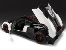 Load image into Gallery viewer, Pagani Zonda Cinque 1:18 Scale - MotorMax Diecast Model Car (White/Black)