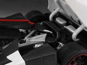 Pagani Zonda Cinque 1:18 Scale - MotorMax Diecast Model Car (White/Black)