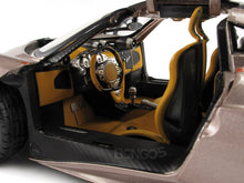 Load image into Gallery viewer, Pagani Huayra &quot;Platinum Collection&quot; 1:18 Scale - MotorMax Diecast Model Car (Pink)