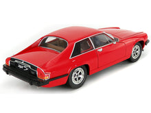 Load image into Gallery viewer, 1975 Jaguar XJS Coupe 1:18 Scale - Yatming Diecast Model Car (Red)