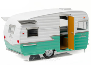 Shasta 15' AIRFLYTE Caravan Trailer 1:24 Scale - Greenlight Diecast Model (Green)