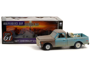 "Independence Day" 1971 Chevy C-10 Pickup w/ Alien Figure 1:18 Scale - Highway 61 Diecast Model Car
