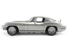 Load image into Gallery viewer, 1965 Chevy Corvette Stingray 1:18 Scale - Maisto Diecast Model Car (Silver)