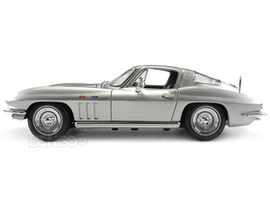 1965 Chevy Corvette Stingray 1:18 Scale - Maisto Diecast Model Car (Silver)
