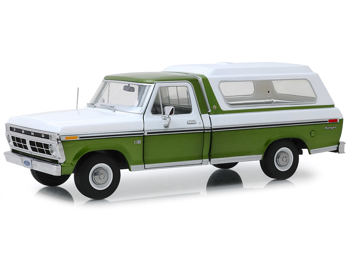 1976 Ford F-100 Ranger w/ Canopy Pickup 1:18 Scale - Greenlight Diecast Model Car (Green)