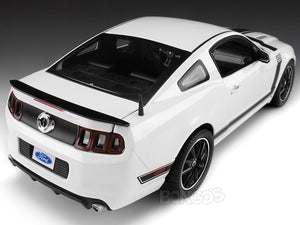 2013 Ford Mustang Boss 302 1:18 Scale - Shelby Collectables Diecast Model Car (White)