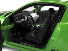 Load image into Gallery viewer, 2013 Ford Mustang Boss 302 1:18 Scale - Shelby Collectables Diecast Model Car (Green)