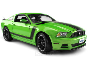 2013 Ford Mustang Boss 302 1:18 Scale - Shelby Collectables Diecast Model Car (Green)