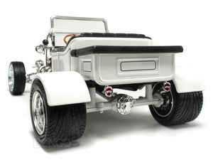 1923 Ford Model T "T-Bucket" 1:18 Scale - Yatming Diecast Model Car (White)