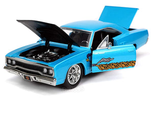 "Looney Tunes" 1970 Plymouth Road Runner w/Wile E. Coyote Figures 1:24 Scale - Jada Diecast Model