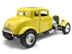 1932 Ford Coupe "American Graffiti - Look-a-Like" 1:18 Scale - MotorMax Diecast Model Car (Yellow)