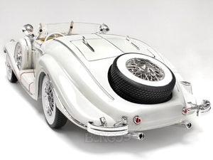 1936 Mercedes-Benz 500K Super-Roadster 1:18 Scale - Maisto Diecast Model Car (White)