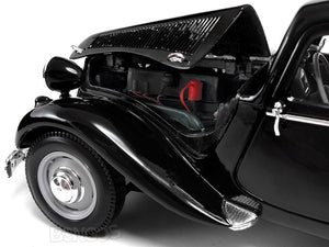1952 Citroen 15CV 1:18 Scale - Maisto Diecast Model Car (Black)