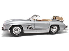 Load image into Gallery viewer, 1957 Mercedes-Benz 300 SL Touring 1:18 Scale - Bburago Diecast Model Car