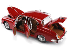 Load image into Gallery viewer, 1959 Jaguar MkII 1:18 Scale - Bburago Diecast Model Car (Red)