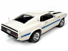 Load image into Gallery viewer, 1970 Shelby Mustang GT500 428 Cobra Jet 1:18 Scale - AutoWorld Diecast Model Car