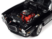 Load image into Gallery viewer, 1971 Chevy Camaro SS/RS &quot;Class of 1971&quot; 1:18 Scale - AutoWorld Diecast Model Car