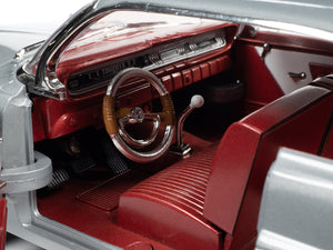 1961 Pontiac Catalina Hardtop 1:18 Scale - AutoWorld Diecast Model