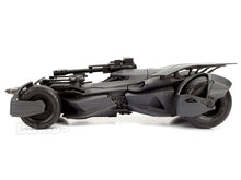 Load image into Gallery viewer, Batmobile - Justice League w/ Batman Figure 1:24 Scale - Jada Diecast Model
